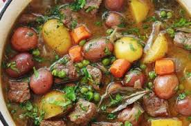 Ragout De Boeuf Aux Legumes Pomme De Terre Carotte Petits Pois Recette Boeuf Aux Legumes Recette Ragout De Boeuf Plat