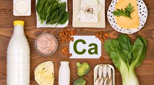 La vitamina d no se encuentra naturalmente en muchos alimentos, pero puedes obtenerla de leche fortificada, cereales fortificados y pescado graso, como salmón, sardinas y caballa. Calcio Salute Delle Ossa Metabolismo E Alimenti Che Lo Contengono