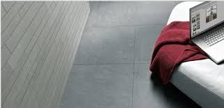Les cadrans sont un peu onéreux , mais il suffit de les récupérer quand la colle des carreaux posés est sèche , pour continuer la pose de nouveaux carreaux. Comment Poser Son Carrelage Conseils Deco Avis Techniques Bons Plans