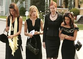 After discovering mary alice';;s dark secret, the housewives continue to move on with their lives. Desperate Housewives Season 2 Vinnieh