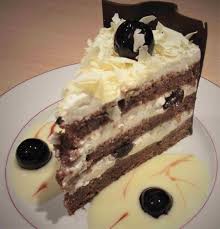 Gateau Foret Noire Genoise Chocolat Punchee Kirsch Chantilly Cerises Amarena Recette Patisserie Recettes De Patisserie Dessert