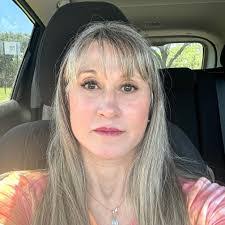 Robin Henshaw's Instagram, Twitter & Facebook