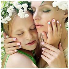 Amazon.com: JANYUN 192 件組 兒童假指甲 假預膠 全套 短假指甲貼 兒童美甲裝飾 : 美容與個人護理