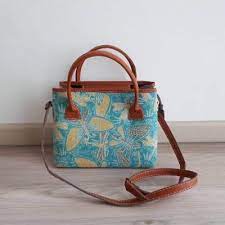 Tas batik wanita 417 views5 year ago. Batik Lovers Jangan Lewatkan 8 Koleksi Tas Batik Model Terkini Untuk Melengkapi Penampilanmu
