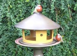 Gerade in der kalten jahreszeit haben die. Vogelfutterhaus