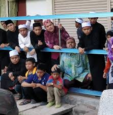 (2003) telah menyertai pertubuhan seni silat abjad malaysia. Pusat Rawatan Amal Tabib Abdul Razif Fotos Facebook