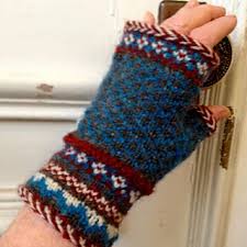 The latvian braid is simple to knit, an elegant embellishment to a simple knit hat pattern. Fair Isle Knitting Stricken Fair Isles Orme Tezgahi Desenleri Orgu Modelleri