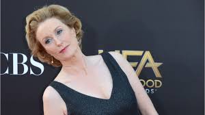 She was nominated for a drama desk award for best featured actress in a play in 1984 for isn't it romantic? Gone Girl Actress Lisa Banes Dies After Hit And Run In New York City Kiro 7 News Seattle