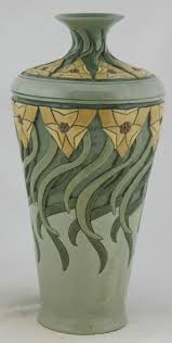 Roseville Della Robbia 11 5 Vase W Stylized Trillium Blossoms By Ethel Caton Pottery Art Antique Pottery Antique Art