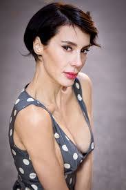 Eva Moore's Instagram, Twitter & Facebook