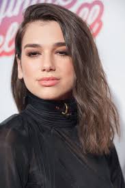 D.'s board dua lipa, followed by 199 people on pinterest. Dua Lipa 39 S Hairstyles Amp Hair Colors Steal Her Style Hair Styles Hairstyle Hair Styles 2017