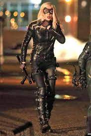 Katie Cassidy On The Set Of Arrow Katie Cassidy Black Canary Fashion Tv
