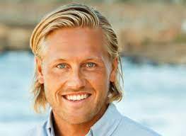 Jakob johansson is an actor, known for i brännpunktens skugga (1998), fotbollsreportage (1998) and hin helgu vé (1993). Team Tampah Hills Seaside Society Lombok Indonesia