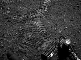 Mars Rover Curiosity Actual Footprints On Mars Wow It S Possible Curiosity Rover Science Images Mars Rover