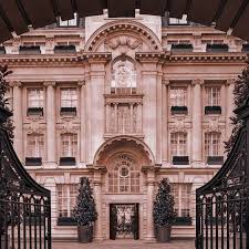 Pin By Francieli On Lit The Hathaways In 2020 London Luxury Hotels Rosewood London London Hotels