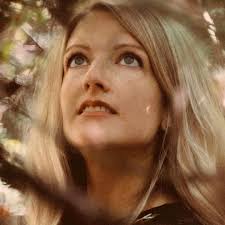 Meredith Newcomb's Instagram, Twitter & Facebook