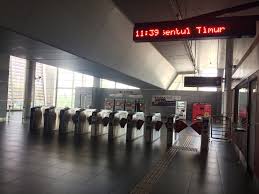 Bu altında işletilmektedir sri petaling hattı istasyonu tabela bulunduğu gibi. Kuala Lumpur Walk Pics Kuala Lumpur Lrt Puchong Perdana Station