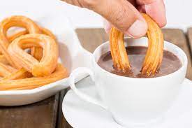 西班牙百年油條店「chocolatería san ginés」(音譯聖吉尼斯)就鄰近在熙來攘往的馬德里太陽門廣場(puerta del sol)、近地鐵 sol 站，自太陽門廣場或地鐵出口再沿著 calle mayor 的道路走，約250公尺右轉巷弄 calle de los coloreros 進去就可抵達。 è¥¿ç­ç‰™æ²¹æ¡å³å°†å¾æœä¸–ç•Œ ä¸æœæ¥çœ‹ ç¾Žå'³çš„è¥¿ç­ç‰™å‰äº‹æžœ æ²ªæ±Ÿè¥¿ç­ç‰™è¯­