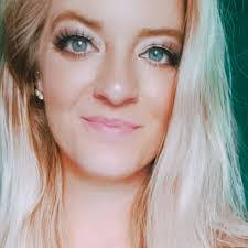 Nanette Fox's Instagram, Twitter & Facebook