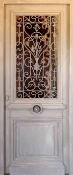 Les couleurs et les textures disponibles vous permettent de changer de porte pvc pour une plus colorée ou à l'aspect bois ou alu. 17 Idees De Porte D Entree Perron Entree Portes Perron