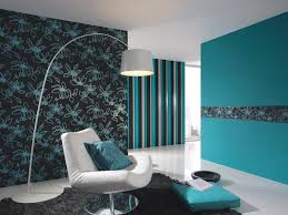 ورق حائط أزرق 47 صورة حائط أزرق غامق وزرقاء وحمراء مع تغطية بالورود في داخل الغرفة وألوان زرقاء وبيضاء وبسيطة وعناصر ذهبية وخيارات ألوان ورق جدران 2021