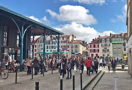 Après les fêtes de bayonne, la foire au jambon est un événement incontournable, convivial et très attendu pour les bayonnais. La Foire Au Jambon De Bayonne Guide Du Pays Basque