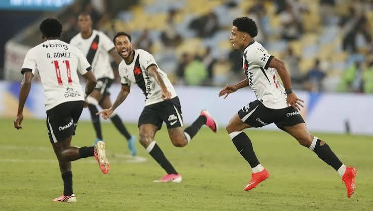 Brenner vive noite de her&oacute;i com dois gols no Maracan&atilde; e Vasco elimina Fluminense na Copa do Brasil