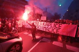 A policeman is coming after him and he is trying to escape skate hooligans is playable on any device: Kaczynski Wzywa Do Obrony Kosciola Kibice Lks U Do Protestujacych Apelujemy O Rozsadek Solidaryzujemy Sie Z Wami Lodz Super Express