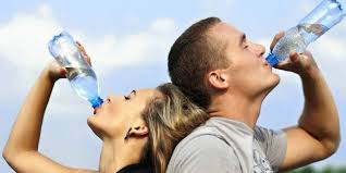 Minum ayaq kosong masa perut kosong dapat membersihkan usus. Ketahui 5 Khasiat Minum Air Kosong Sebelum Waktu Tidur Singkirkan Jerawat Antaranya Maskulin