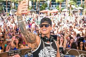Celebrity Photos 2016 Dj Pauly D Spins At The Rehab Pool Party In Las Vegas On April 3 2016 Pool Party Dj Vegas Pool Party Leonardo Dicaprio