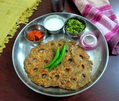 Thalipeeth Thecha From Maharashtra In 2020 Tiffin Recipe Indian Bread Maharashtrian Recipes