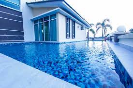 1 katil queen (kipas siling & berdiri) bilik 2 : Homestay Umbai C Letsgoholiday My