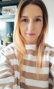 Cykl: "Z pamiętnika byłej katoliczki"✒️🎯 "Wymyślone zasady, trzymające w  szachu"♟️ 🤔Przypomniał mi się ostatnio jeden epizod z czasów kiedy byłam  jeszcze pobożną katoliczką. A mianowicie ... W czasach liceum, najpierw  przed pójściem