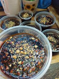 Hampir sama dengan rujak petis, rujak cingur ini menggunakan moncong sapi yang direbus dan dicampurkan ke dalam rujak campur bumbu rujak petis dengan cingur, sayuran, tempe, dan tahu, aduk rata. Resipi Kuah Rojak Homemade Sedap Pekat Tak Guna Petis