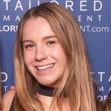 Leah Karns's Instagram, Twitter & Facebook