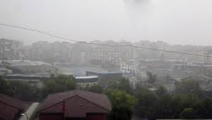 Una Fuerte Tormenta Descarga En Madrid En Pleno Agosto