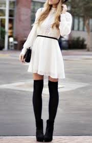 En montant encore plus dans la gamme. Comment Porter Les Chaussettes Hautes 67 Idees Originales Archzine Fr