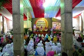 Sedangkan hukum wanita haid yang membaca quran lewat hp, hukumnya pun boleh. Sedang Haid Tapi Ingin Ikut Pengajian Di Masjid Bolehkah Republika Online