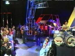 Robert Wyatt I M A Believer 1974 Top Of The Pops Playback With Nick Mason Mpg I M A Believer Robert Wyatt Mr Beat