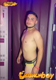 MAXI NIMES fucked by BEAR XXL for its first porn gay porn video on Crunchboy