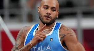 Il primo record mondiale maschile venne riconosciuto dalla federazione internazionale di atletica leggera nel 1912, mentre il primo record mondiale indoor risale al 1987. 3lmydqlkf Eaam
