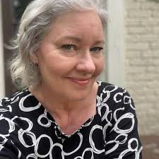 Happy Birthday to my beautiful niece, Robin Grass! This pic is a few years  old, but I've always loved it of us!! I hope you have a very special day  and I'm