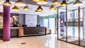 It operates hotels in a variety of locations including city centres, suburbs and airports competing with the likes of travelodge and ibis hotels. Hamburg City Millerntor Hotel Deutschland Premier Inn