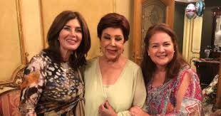 الفنانة دلال عبد العزيز وابنتاها دنيا وإيمي سمير غانم. Ø¯Ù„Ø§Ù„ Ø¹Ø¨Ø¯ Ø§Ù„Ø¹Ø²ÙŠØ² Ø§Ù„Ù„Ù‰ Ù…Ø²Ø¹Ù„Ù†Ù‰ Ø¥Ù† Ø±Ø¬Ø§Ø¡ Ø§Ù„Ø¬Ø¯Ø§ÙˆÙ‰ Ø¬Ø§ØªÙ„Ù‰ ØªØ­Øª Ø§Ù„Ø¨ÙŠØª Ù‚Ø¨Ù„ Ù…Ø±Ø¶Ù‡Ø§ ÙˆÙ…Ù‚Ø¯Ø±ØªØ´ Ø£Ù†Ø²Ù„Ù‡Ø§ Ø§Ù„ÙŠÙˆÙ… Ø§Ù„Ø³Ø§Ø¨Ø¹