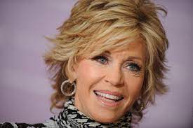 Hairstyles For Women Over 50 Should Not Mean A Boring Haircut And Having No Fun With Colour Older Women Hairstyles Jane Fonda Hairstyles Hair Styles