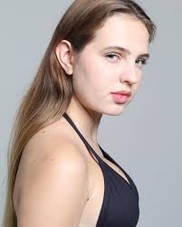 Polaroids in São Paulo, fixed price from August to November R$350.00  (Reais) Includes: Studio 🎬 Equipment 💡 Photography 📸 Post-processing  (Basic) 🖥️ All files sent in RAW (High Definition). ——— Polaroids en