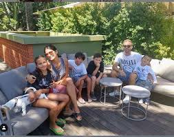 A notícia deixou seus parentes de sorocaba e josé bonifácio chocados. Luisa Beirao E Goncalo Santana Lopes Almoco Em Familia Ao Lado Dos Filhos