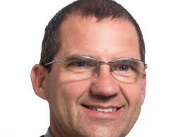 Director of education for French public board retiring