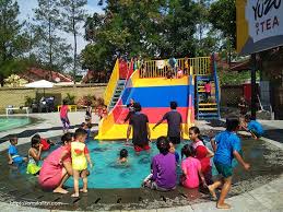 Silahkan hubungi kami, agar kami bisa membantu memudahkan anda sewa sewa villa di lembang atau bandung dengan kolam renang pribadi. Kolam Renang Air Hangat Di Bandung Armita Fibriyanti