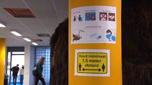 De scholen waren dicht en de ziekenhuizen waren vol. Middelbare Scholen Worstelen Met Afweging Wanneer Ga Je Dicht Nieuwsuur